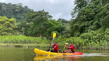 Davidson et Daniella au kayak